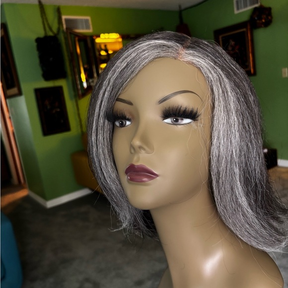 Gray wig - Picture 7 of 9